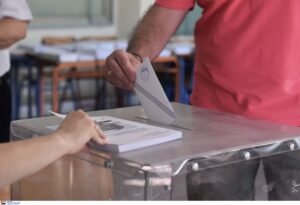 Δημοσκόπηση MRB: Πρωτιά της ΝΔ με 11,2 μονάδες διαφορά από το ΠΑΣΟΚ – Πώς αξιολογούν οι πολίτες τα μέτρα της ΔΕΘ, τι λένε για κόμμα Τσίπρα και Σαμαρά
