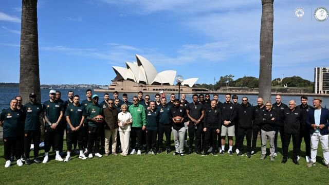 Παναθηναϊκός AKTOR: Έφτασε στο Σίδνεϊ… παρέα με την Παρτίζαν και φωτογραφήθηκαν μπροστά από την Όπερα!