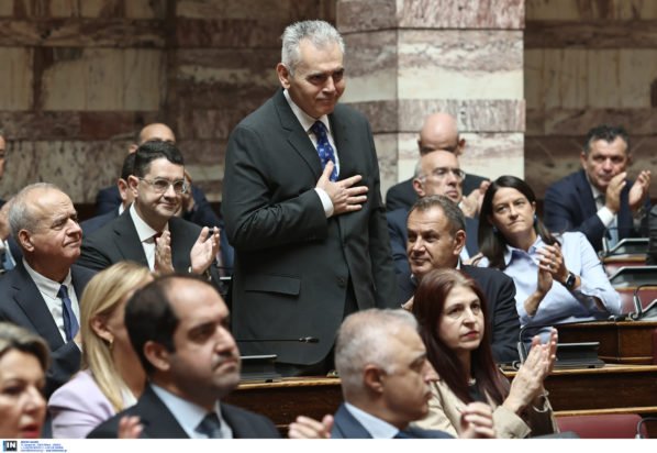 Νέος Γραμματέας της Κ.Ο. της ΝΔ ο Μάξιμος Χαρακόπουλος – Η συγκίνηση, οι συμβολισμοί και η ένταση στη