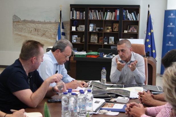 Φάμελλος: Σοβαρή ανησυχία από την ανεπάρκεια της κυβέρνησης για την ευλογιά των αιγοπροβάτων – Συναντήθηκε