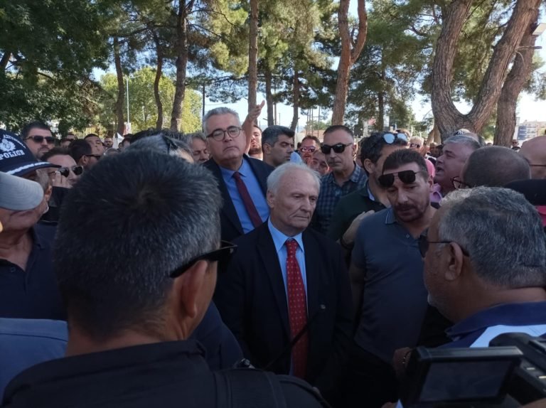 Σέρρες: Ένταση στη συνάντηση αγροτών με τον Γιάννη Ανδριανό