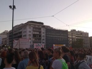 Σύνταγμα: Μαζική συγκέντρωση σε ένδειξη στήριξης στον απεργό πείνας Πάνο Ρούτσι