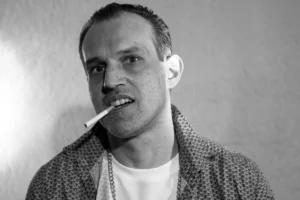 Η «Ωριμότητα» σε κείμενο και σκηνοθεσία Ντίνου Γκελαμέρη στο Δημοτικό Θέατρο Πειραιά