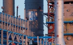 NIS: Παραχώρησε μετοχές η Gazprom για να αποφευχθούν αμερικανικές κυρώσεις