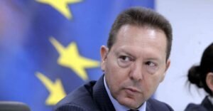 Τι θα σήμαινε για την χώρα μια αύξηση του βασικού μισθού κατά 30%, σύμφωνα με τον Στουρνάρα – enikonomia.gr