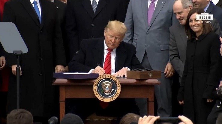 Τραμπ:Υπέγραψε διάταγμα στο οποίο το κίνημα Antifa χαρακτηρίζεται «τρομοκρατική οργάνωση»