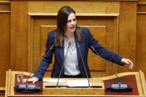 Αχτσιόγλου στον Realfm 97,8: Η κυβέρνηση έχει επενδύσει στη συσσώρευση εσόδων από τον ΦΠΑ για να κάνει