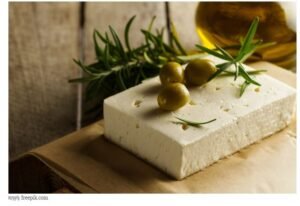 Συναγερμός για τη φέτα: Με μείωση της παραγωγής και εκτόξευση της τιμής απειλεί το ελληνικό προϊόν η ευλογιά