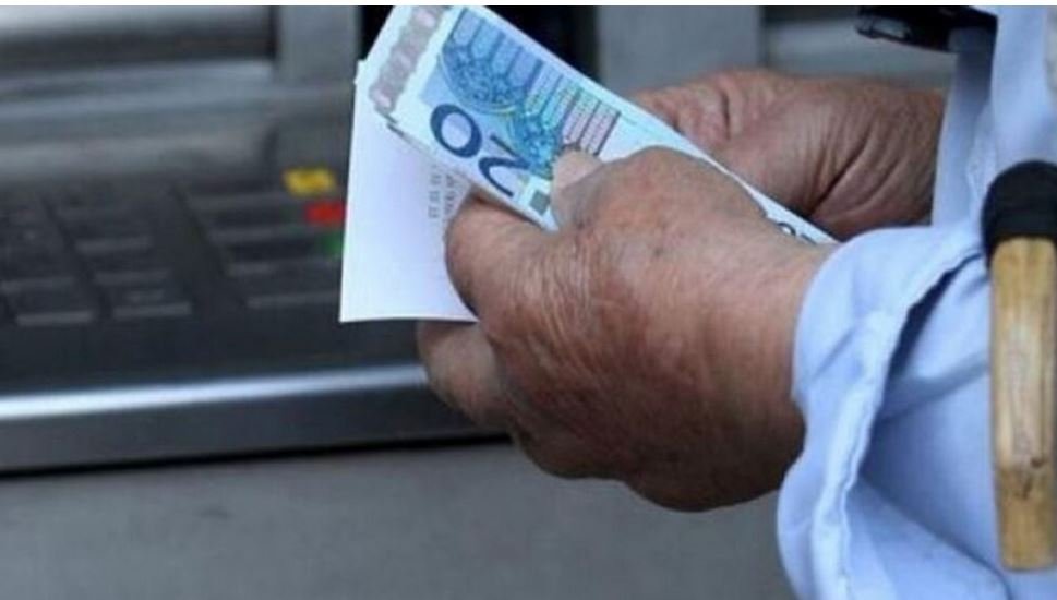 Συντάξεις Οκτωβρίου: Ποιοι συνταξιούχοι πηγαίνουν σήμερα στα ΑΤΜ- Πότε θα δοθεί η 4η δόση του επιδόματος