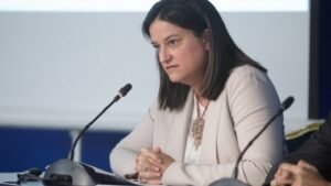 Κεραμέως: Πρόγραμμα απασχόλησης για 10.000 άνεργες μητέρες – «Χρέος μας να τις στηρίξουμε»