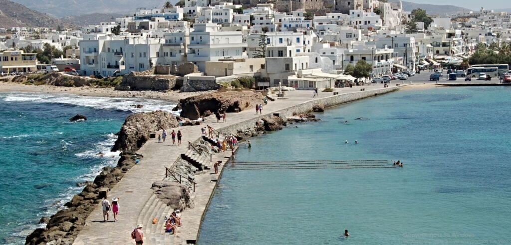 Ακίνητα: Γιατί οι αγοραστές ψάχνουν σπίτια στα παράλια της Αττικής – Δείτε πίνακες με τις τιμές ανά περιοχή