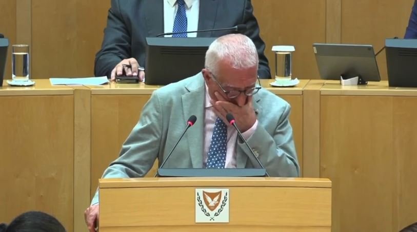 Κύπρος: Δάκρυσε ο Νικήτας Κακλαμάνης στη Βουλή – «Επισκέφθηκα τα Φυλακισμένα Μνήματα, έχει καρφωθεί μέσα μου αυτή η εικόνα»