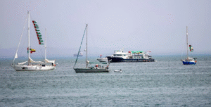 Το ισραηλινό πολεμικό ναυτικό προειδοποιεί τον στολίσκο για τη Γάζα να αλλάξει πορεία