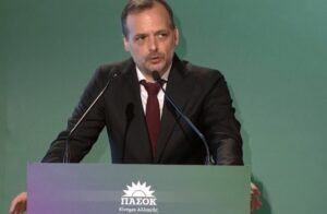 Δούκας: “Όχι” σε τουριστικό mall γύρω από την Ακρόπολη