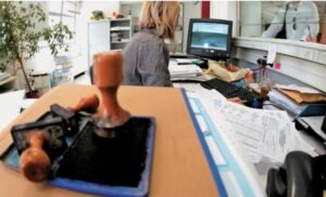 Δημόσιο: Πώς η τεχνητή νοημοσύνη θα βάλει «φρένο» σε ουρές και ρουσφέτια – enikonomia.gr