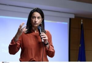 Βουλή: Πότε θα εισαχθεί προς συζήτηση το νέο εργασιακό νομοσχέδιο -Τι είπε η Κεραμέως για την 13ωρη