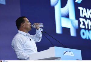 Άδωνις Γεωργιάδης: Έκλεισε η φωνή του κατά τη διάρκεια της ομιλίας του στο Συνέδριο της ΟΝΝΕΔ – «Με