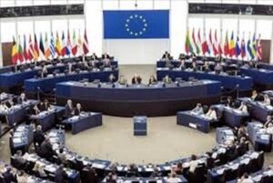 Αντιμέτωπη με δύο προτάσεις μομφής η Ούρσουλα φον ντερ Λάιεν