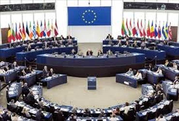 Αντιμέτωπη με δύο προτάσεις μομφής η Ούρσουλα φον ντερ Λάιεν