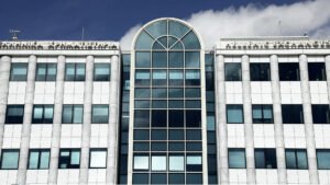 FTSE Russell: Αναβαθμίζει το Χρηματιστήριο Αθηνών σε Καθεστώς «Ανεπτυγμένης Αγοράς» – enikonomia.gr