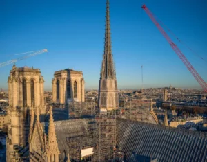 Μπείτε στην καρδιά του εργοταξίου της Notre Dame-Η έκθεση που αποκαλύπτει τα μυστικά της αναγέννησης