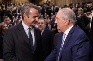 Το τετ α τετ Μητσοτάκη-Καραμανλή στην παρουσίαση του νέου βιβλίου του Ευριπίδη Στυλιανίδη – ΦΩΤΟ