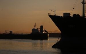 Κίνα: Θα επιβάλει “ειδικά” λιμενικά τέλη στα αμερικανικά πλοία που φτάνουν στα λιμάνια της