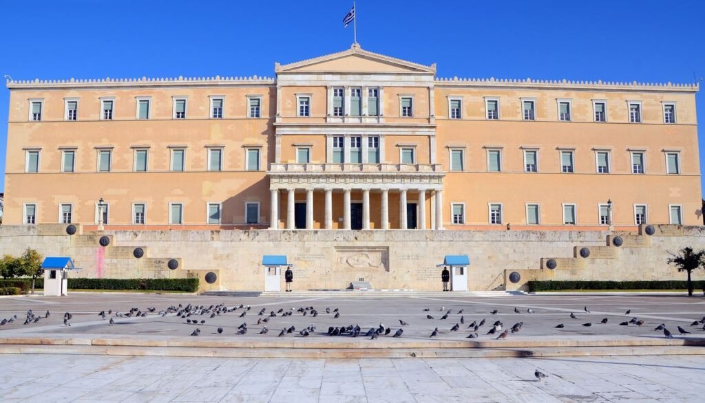 Βουλή: Ψηφίστηκε κατά πλειοψηφία το νέο εργασιακό νομοσχέδιο στην Επιτροπή Κοινωνικών Υποθέσεων -Τι είπε η