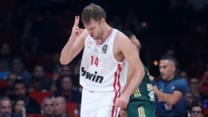 Ολυμπιακός – Παναθηναϊκός AKTOR 90-86, Basket League: “Κόκκινο” το πρώτο ντέρμπι της χρονιάς με κυρίαρχους Βεζένκοφ, Μιλουτίνοφ
