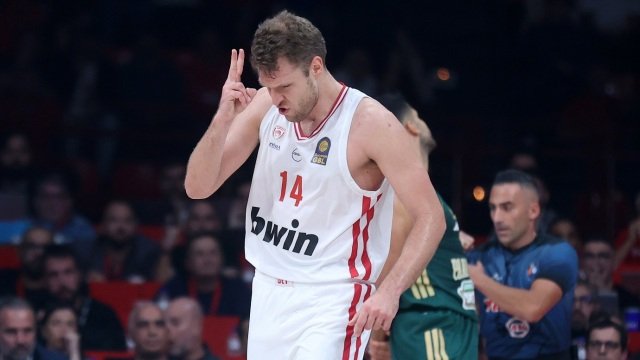Ολυμπιακός – Παναθηναϊκός AKTOR 90-86, Basket League: “Κόκκινο” το πρώτο ντέρμπι της χρονιάς με κυρίαρχους Βεζένκοφ, Μιλουτίνοφ