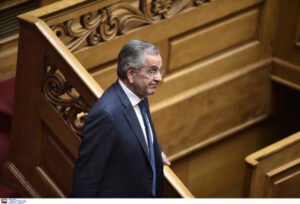 Αντώνης Σαμαράς: Μιλά με πολλούς, αλλά δεν βιάζεται