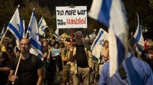 Ισραήλ: Οι οικογένειες των ομήρων συγκεντρώνονται στη στρατιωτική βάση Ρέιμ ενόψει της απελευθέρωσής τους