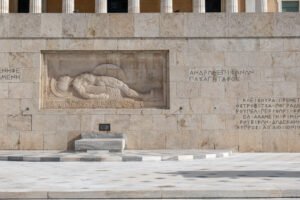 Αντιδράσεις με φόντο τον Άγνωστο Στρατιώτη – Γιατί ο Κυριάκος Μητσοτάκης αποφάσισε να αναθέσει την προστασία