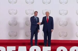 Αίγυπτος: Θερμή χειραψία Μητσοτάκη-Τραμπ στη Σύνοδο για τη συμφωνία ειρήνης Ισραήλ-Χαμάς – ΒΙΝΤΕΟ