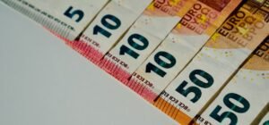 Επίδομα 250 ευρώ: Αυτές είναι οι επικρατέστερες ημερομηνίες για την πληρωμή του – Οι νεότερες πληροφορίες –