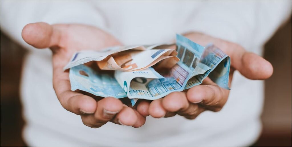 Voucher ύψους έως και 750 ευρώ από τη ΔΥΠΑ: Όλες οι νεότερες πληροφορίες για τις πληρωμές και τους