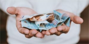Voucher ύψους έως και 750 ευρώ από τη ΔΥΠΑ: Όλες οι νεότερες πληροφορίες για τις πληρωμές και τους