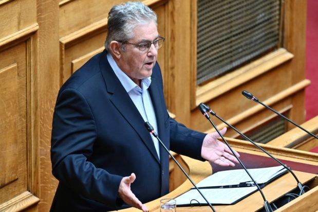 Βουλή – Κουτσούμπας: Το νομοσχέδιο θέλει να μετατρέψει τους ανθρώπους σε ζόμπι που θα ζουν για να δουλεύουν συνεχώς