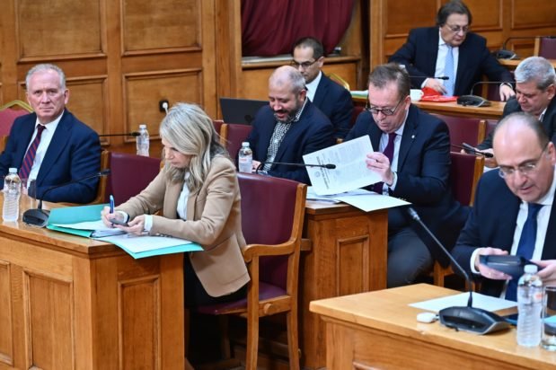 ΟΠΕΚΕΠΕ: Νέος γύρος αντιπαράθεσης ΝΔ – αντιπολίτευσης με «φόντο» την κατάθεση Καπρέλη στην Εξεταστική