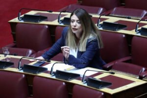 Δάγκα: «Καταγγέλλουμε την καταστολή σε βάρος της κινητοποίησης των υγειονομικών στο “Αττικόν”»