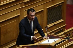 Βουλή – Χαρίτσης σε Μητσοτάκη: «Έχετε κάνει τους θεσμούς κουρελόχαρτο»