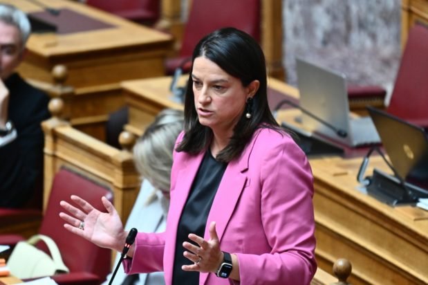 Κεραμέως: Το 13ωρο δεν καταργεί το 8ωρο – Ενισχύεται η θέση του εργαζόμενου