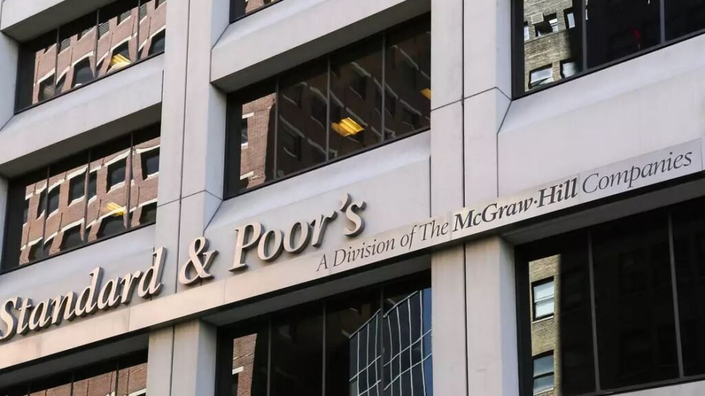 S&P Global Ratings: Απόψε η αξιολόγηση της ελληνικής οικονομίας από τον οίκο – Ποιες είναι οι προβλέψεις