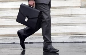 Ελεύθεροι επαγγελματίες και αγρότες: Στο τραπέζι το «πάγωμα» των αλλαγών στον τρόπο υπολογισμού των αυξήσεων