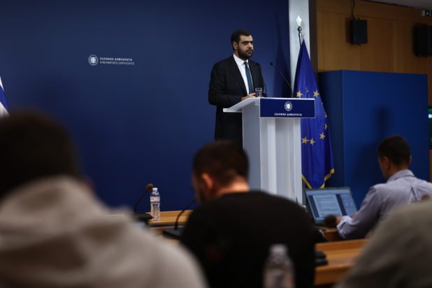 Μαρινάκης: Εντός της ημέρας θα κατατεθεί η τροπολογία στη Βουλή για την προστασία του Μνημείου του Αγνώστου Στρατιώτη