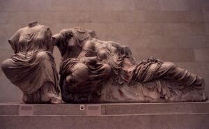Μενδώνη για δείπνο στην αίθουσα των γλυπτών του Παρθενώνα: Προσβλητικές ενέργειες που θέτουν σε κίνδυνο τα εκθέματα