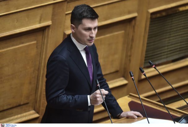 ΠΑΣΟΚ: Καταθέτει ένσταση αντισυνταγματικότητας για την κυβερνητική τροπολογία για τον Άγνωστο Στρατιώτη