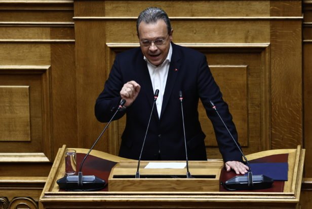 Φάμελλος στη Βουλή: Ο Πρωθυπουργός το έβαλε στα πόδια γιατί είδε τη σαφή διαφοροποίηση Δένδια – Δεν