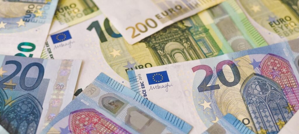 Eurostat: Πόσο μειώθηκε το ελληνικό χρέος – Αναλυτικά τα νέα στοιχεία – enikonomia.gr