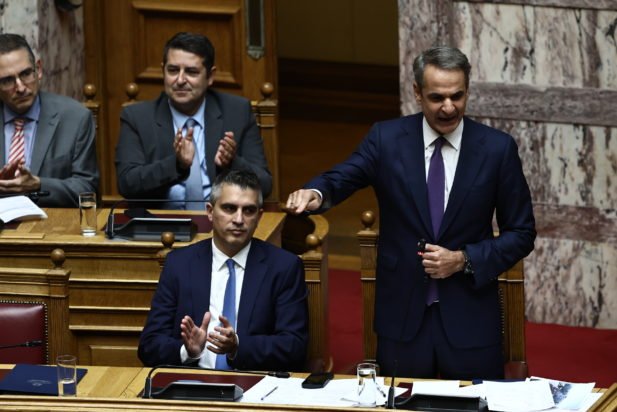 Το «καρφί» Μητσοτάκη για τον Τσίπρα: Δραπέτης της Βουλής που έφυγε από το κοινοβούλιο για να κάνει πολιτική με αναρτήσεις